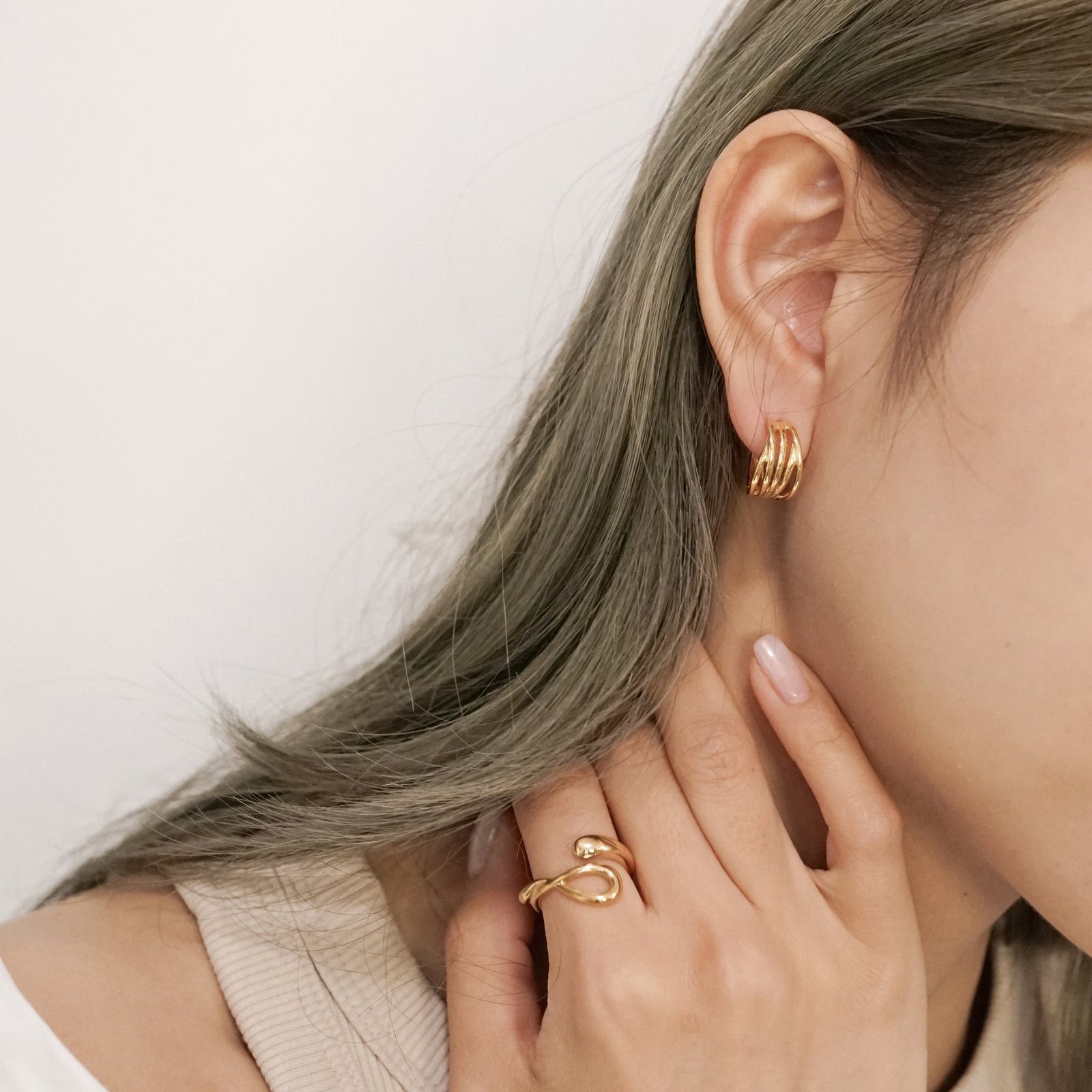 Cyllene Hoop Earrings - Image 4